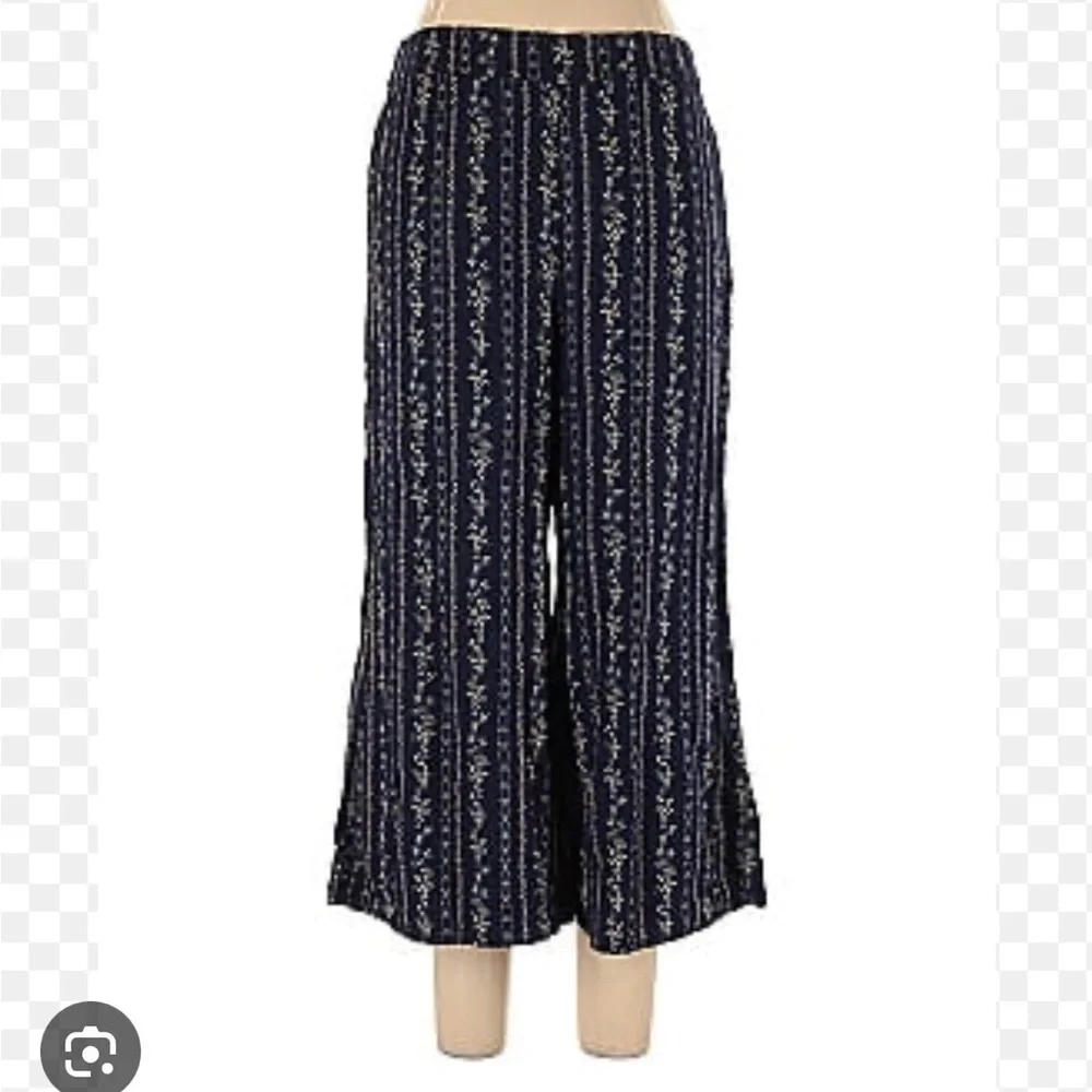 Feather Bone Navy Floral Wide Leg Cropped Pants - Picture 1 of 5